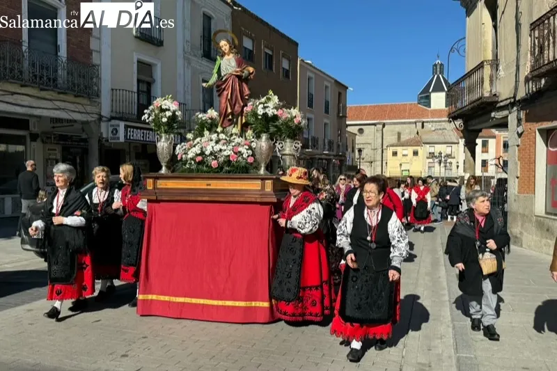 La procesión de Santa Águeda recorría las calles de Peñaranda 