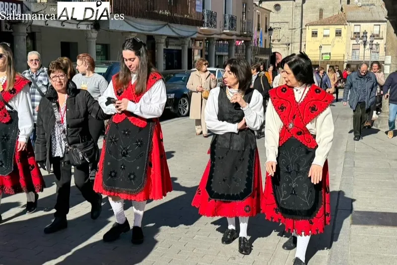 La procesión de Santa Águeda recorría las calles de Peñaranda 
