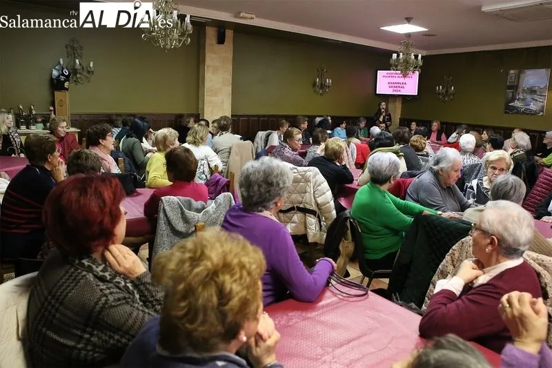 Foto 8 - La Asociaci&oacute;n de Mujeres Albenses alcanza las 200 socias