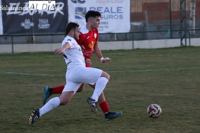 Foto 7 - Excesivo castigo para el Alba de Tormes CF ante el Navega (0-4)