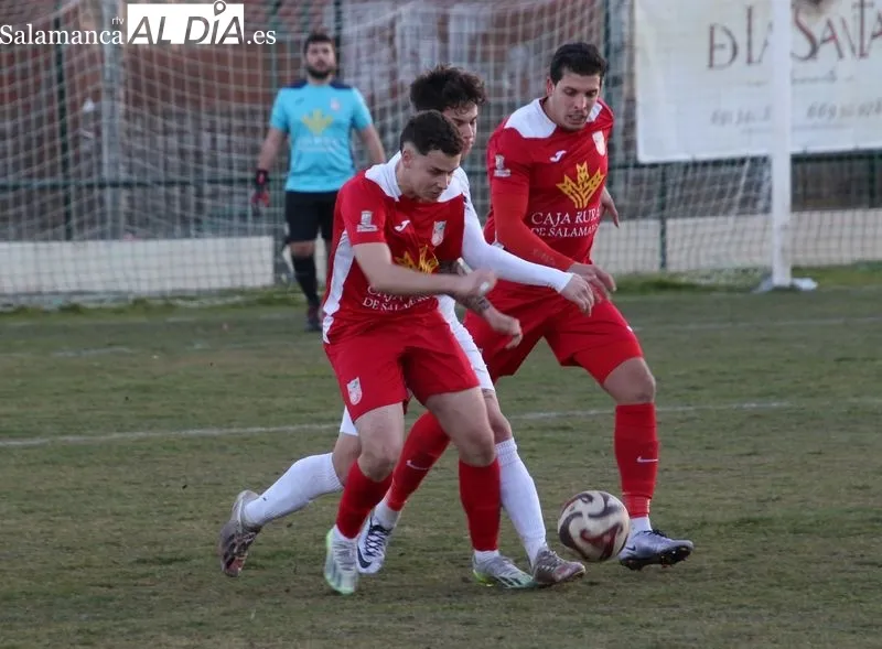 Foto 6 - Excesivo castigo para el Alba de Tormes CF ante el Navega (0-4)
