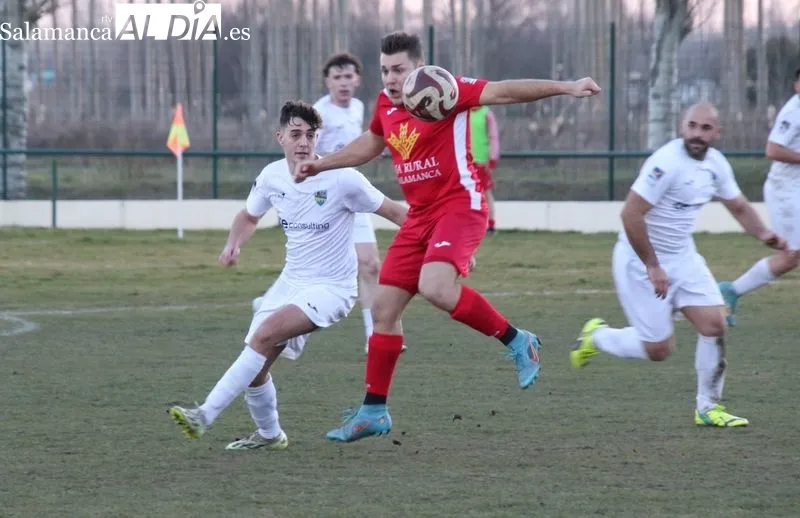 Foto 3 - Excesivo castigo para el Alba de Tormes CF ante el Navega (0-4)