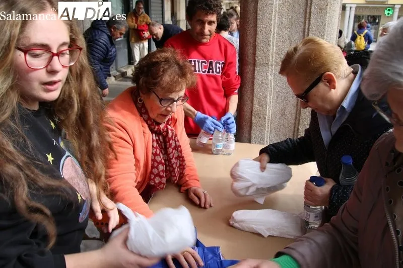 Foto 7 - 1000 bocadillos solidarios en una irreconocible y desangelada &lsquo;Operaci&oacute;n Bocata&rsquo;