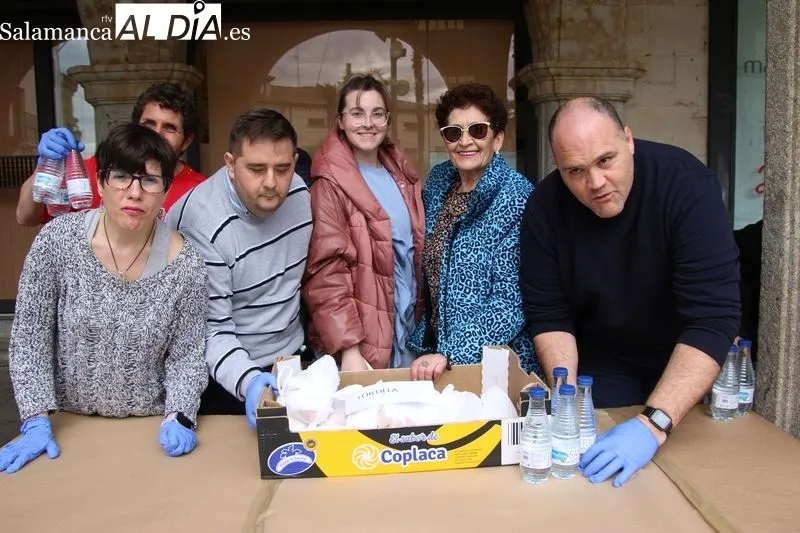 Foto 3 - 1000 bocadillos solidarios en una irreconocible y desangelada &lsquo;Operaci&oacute;n Bocata&rsquo;
