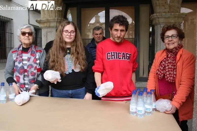 Foto 2 - 1000 bocadillos solidarios en una irreconocible y desangelada &lsquo;Operaci&oacute;n Bocata&rsquo;