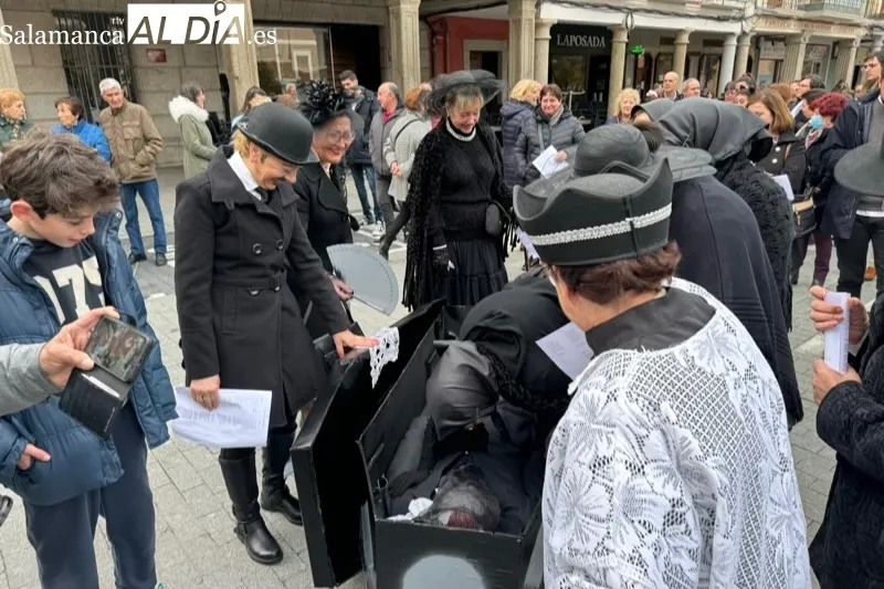 El entierro de la sardina pone punto y final al carnaval en Peñaranda