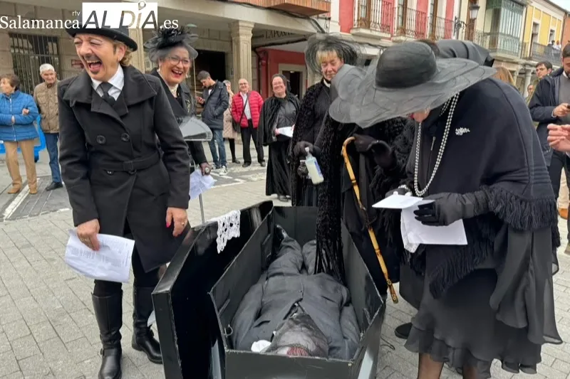 El entierro de la sardina pone punto y final al carnaval en Peñaranda