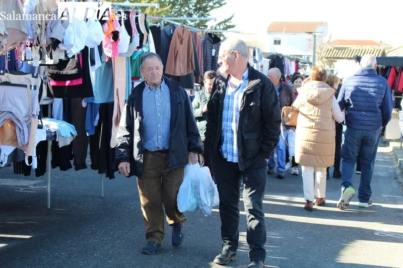 Desarrollo del mercadillo de Trabanca este domingo 4 de febrero / SILVESTRE 