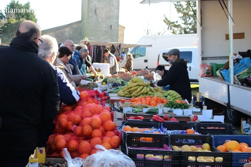 Desarrollo del mercadillo de Trabanca este domingo 4 de febrero / SILVESTRE 