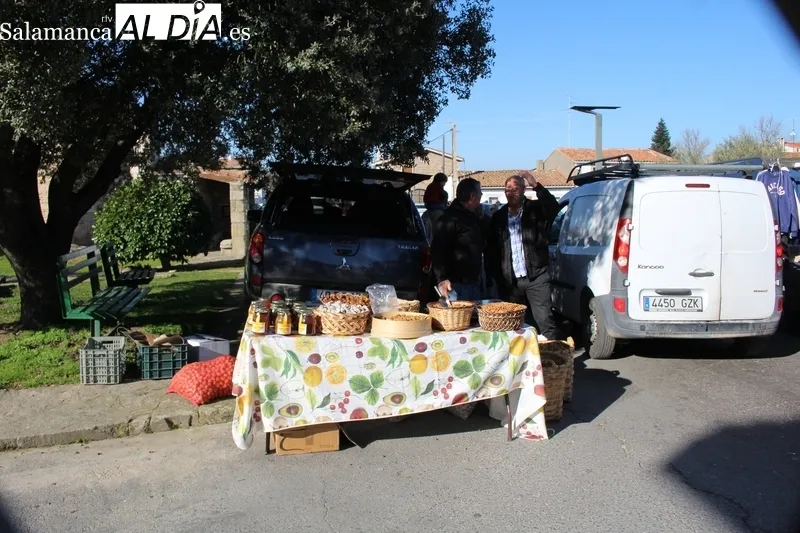 Desarrollo del mercadillo de Trabanca este domingo 4 de febrero / SILVESTRE 