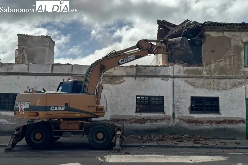 Demolición del antiguo inmueble en el Paseo de la Estación de Peñaranda