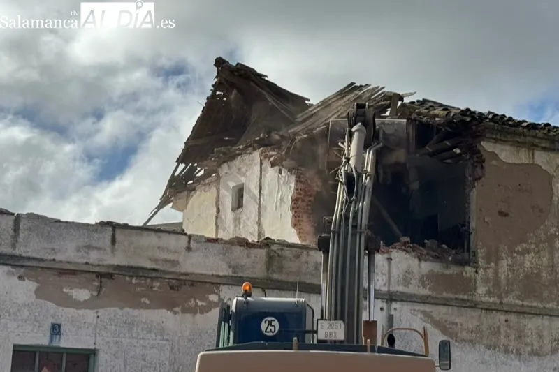 Demolición del antiguo inmueble en el Paseo de la Estación de Peñaranda