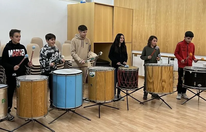 Foto 9 - El taller de percusi&oacute;n de Cibercarba marca el ritmo para iniciar el Carnaval en Carbajosa de la Sagrada
