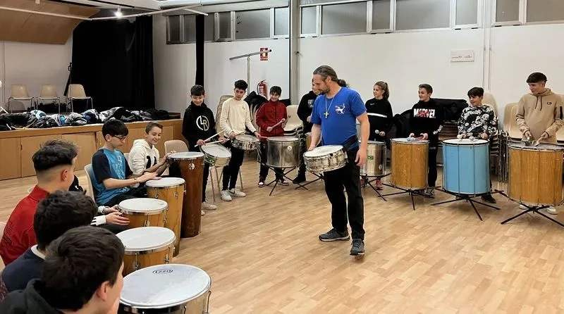 Foto 8 - El taller de percusi&oacute;n de Cibercarba marca el ritmo para iniciar el Carnaval en Carbajosa de la Sagrada