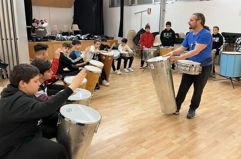 Foto 5 - El taller de percusi&oacute;n de Cibercarba marca el ritmo para iniciar el Carnaval en Carbajosa de la Sagrada