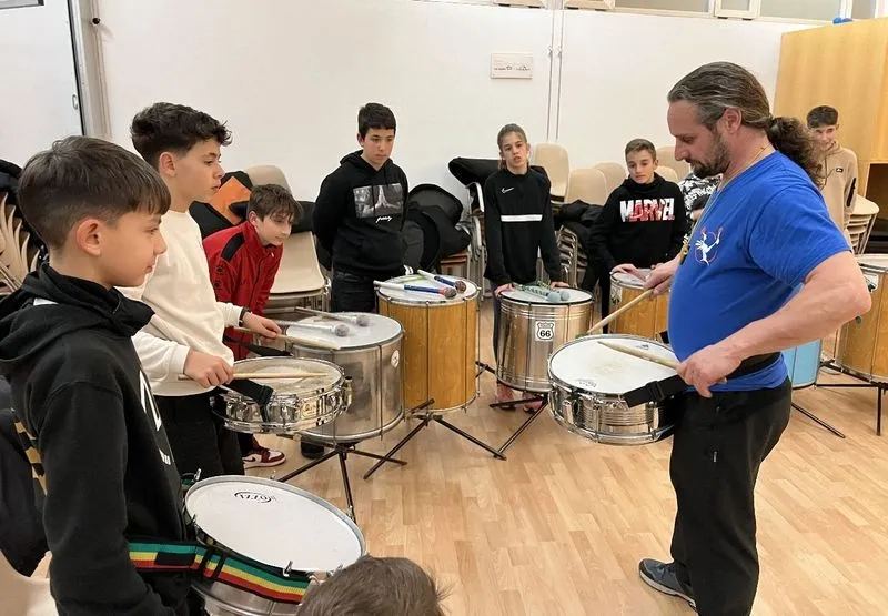 Foto 4 - El taller de percusi&oacute;n de Cibercarba marca el ritmo para iniciar el Carnaval en Carbajosa de la Sagrada