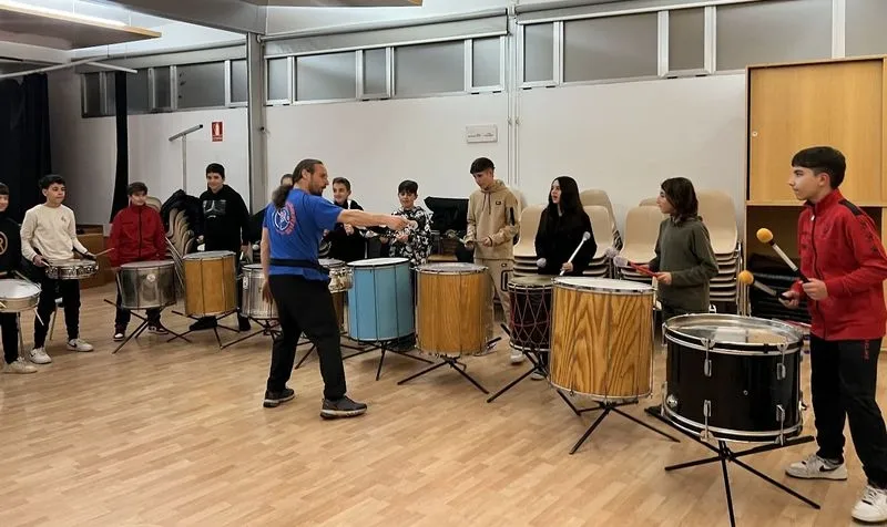 Foto 2 - El taller de percusi&oacute;n de Cibercarba marca el ritmo para iniciar el Carnaval en Carbajosa de la Sagrada