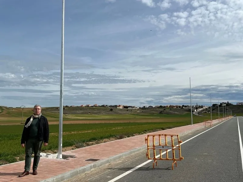 Instalación del alumbrado público en el Camino de Valdehigal.