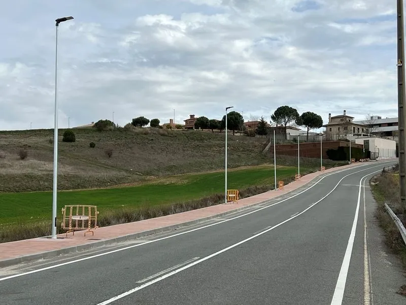 Instalación del alumbrado público en el Camino de Valdehigal.
