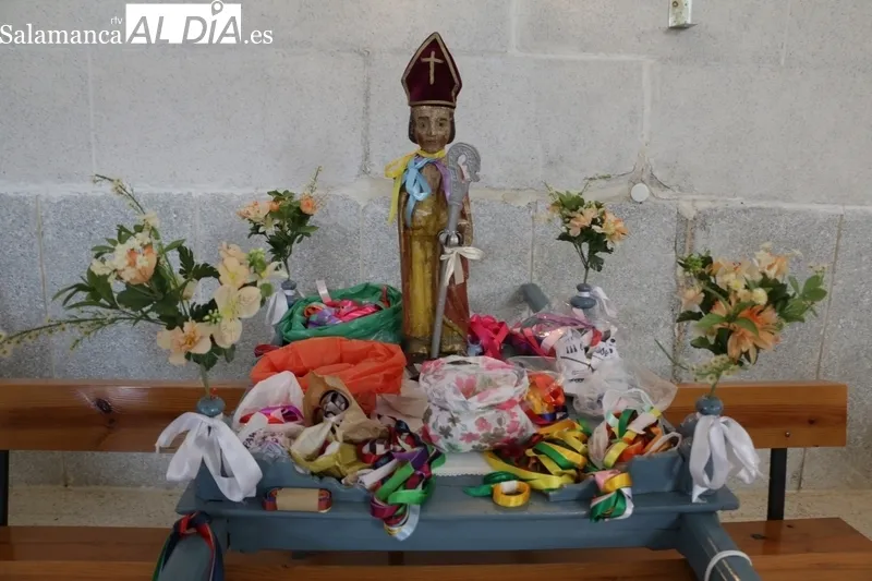 Los vecinos de Peralejos de Abajo no faltaron a su cita con San Blas, Patrón de la localidad / CORRAL
