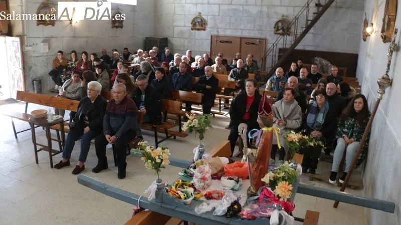 Los vecinos de Peralejos de Abajo no faltaron a su cita con San Blas, Patrón de la localidad / CORRAL