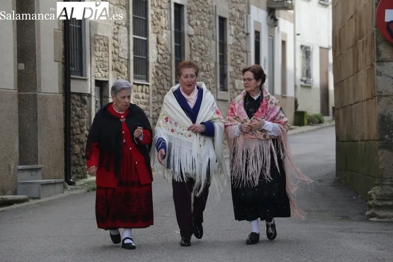 Celebración de la fiesta de las águedas en Mieza / CORRAL 