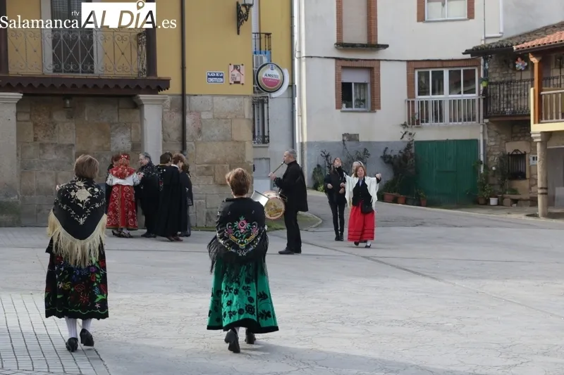 Celebración de la fiesta de las águedas en Mieza / CORRAL 