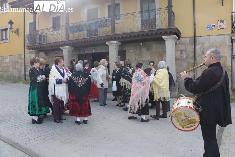 Celebración de la fiesta de las águedas en Mieza / CORRAL 