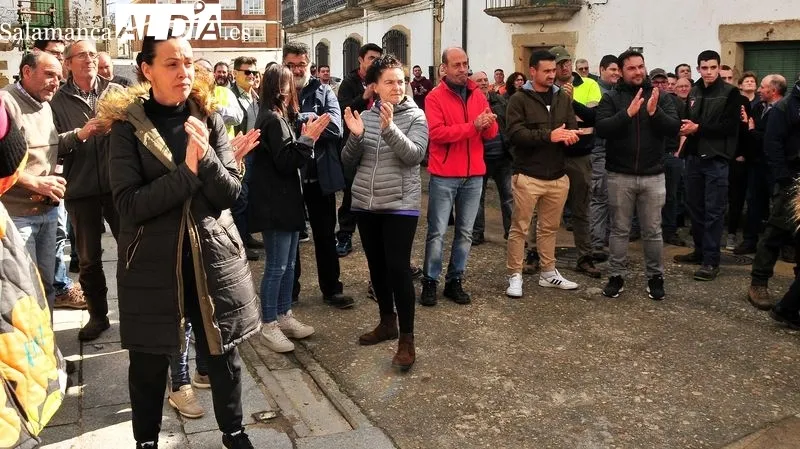 Foto 9 - Los ganaderos y agricultores del Abadengo se unen en una larga tractorada en Lumbrales