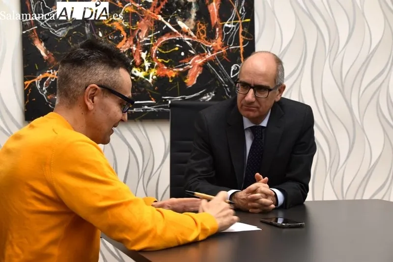Javier Iglesias, presidente de la Diputación de Salamanca, en las instalaciones de SALAMANCA AL DÍA. Foto de Vanesa Martins