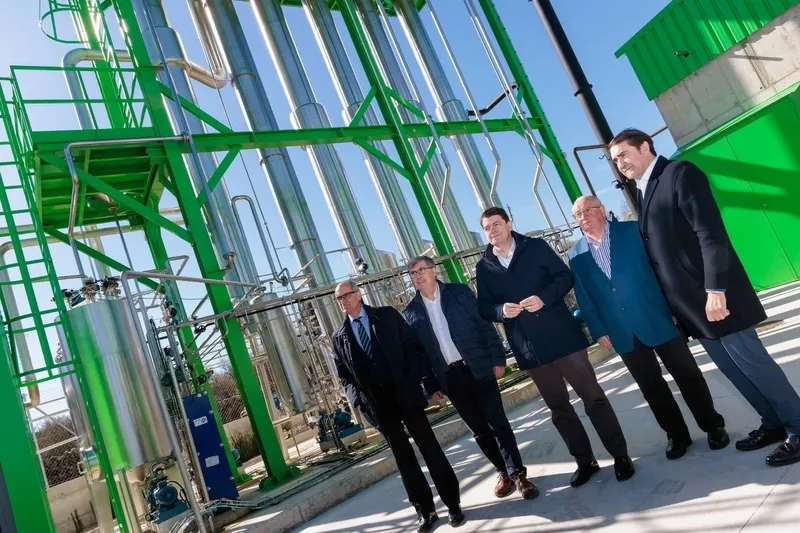 Visita de Alfonso Fernández Mañueco a la obra finalizada de la estación depuradora de aguas residuales de Ledrada.