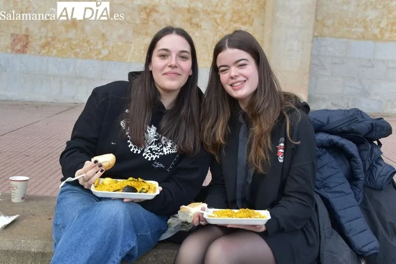 Paella solidaria de las fiestas del Codex en el Campus Unamuno. Foto de Vanesa Martins