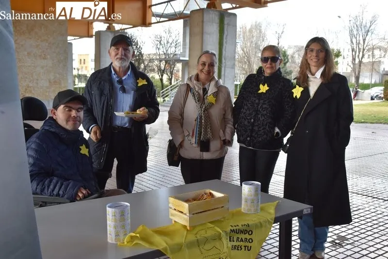 Paella solidaria de las fiestas del Codex en el Campus Unamuno. Foto de Vanesa Martins