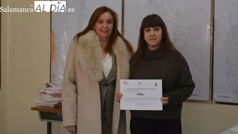 Miembros de la corporación municipal acompañaron a los nuevos trabajadores en atención sociosanitaria 