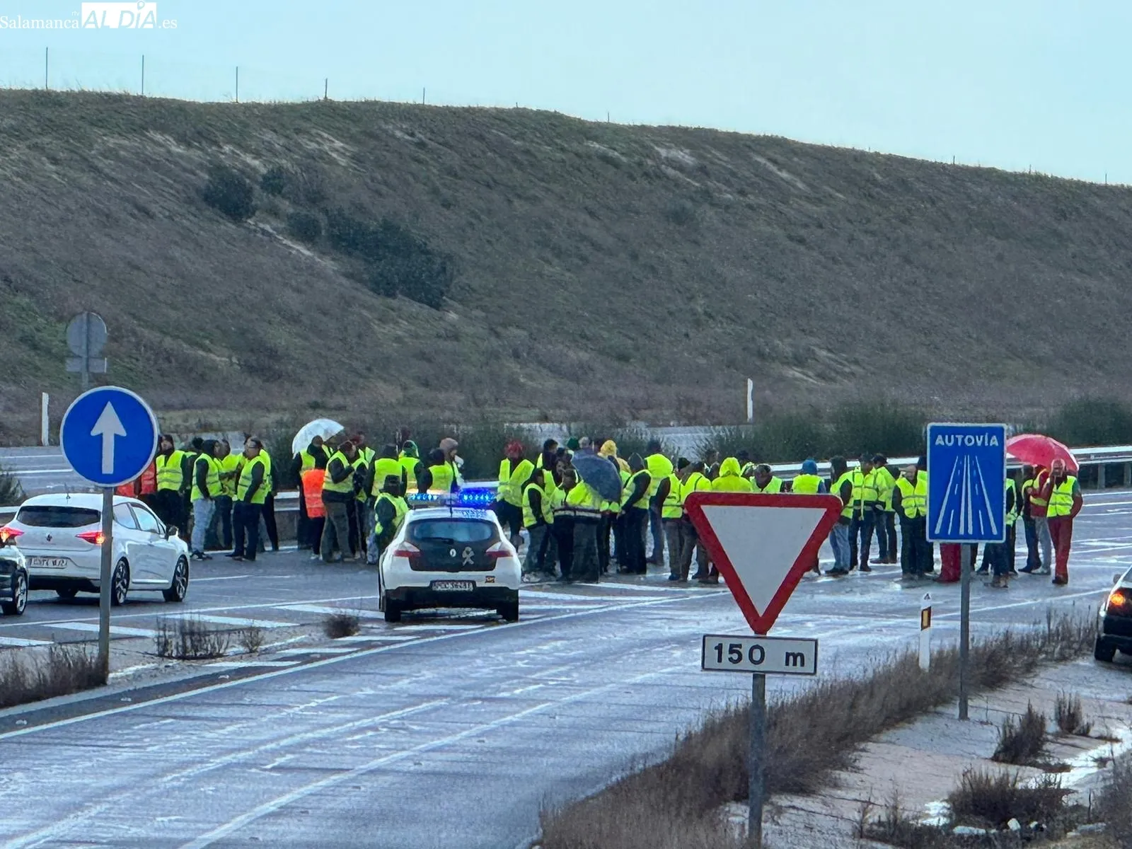 Agricultores y ganaderos a la salida de Peñaranda. 