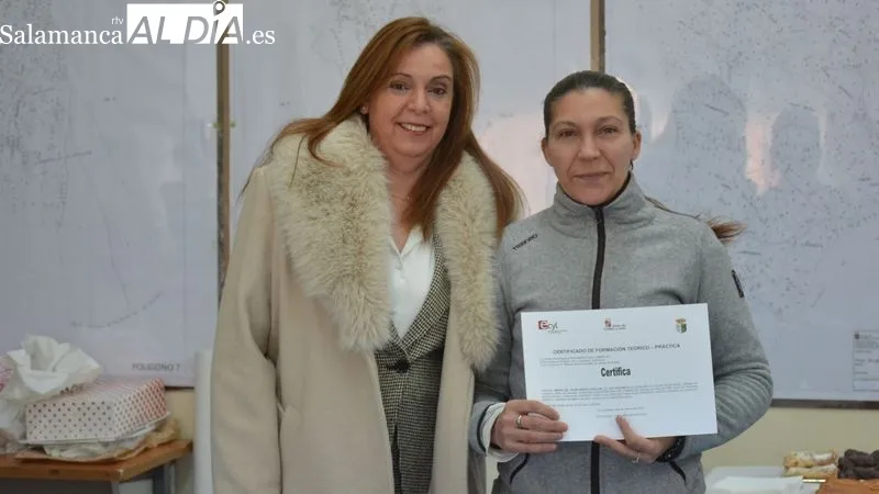 Miembros de la corporación municipal acompañaron a los nuevos trabajadores en atención sociosanitaria 