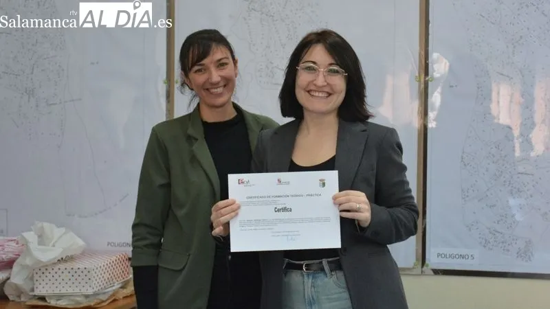 Miembros de la corporación municipal acompañaron a los nuevos trabajadores en atención sociosanitaria 