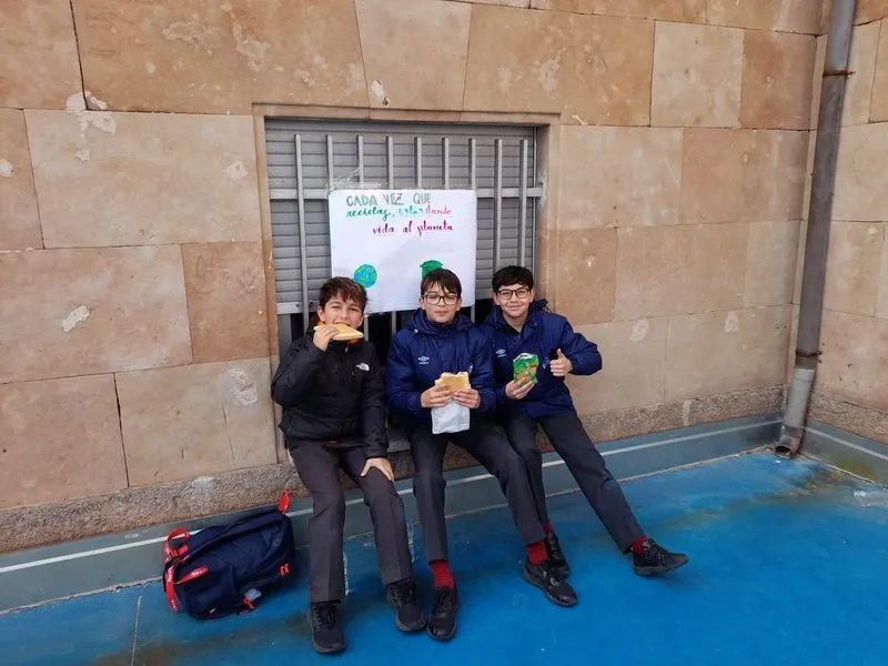 Operación Bocata en San Juan Bosco.