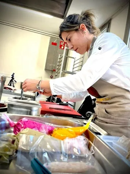 Sarita Cámara, la cocinera salmantina durante uno de los entrenamientos previos 