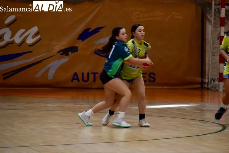 Torneo de Carnaval del Balonmano Ciudad de Salamanca en el pabellón Río Tormes. Foto de Vanesa Martins