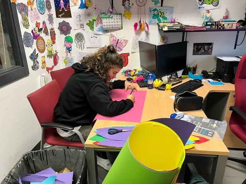 Taller de adornos de Carnaval en el Centro Joven.