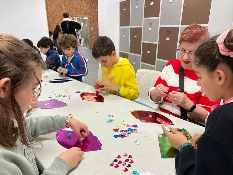Taller de manualidades carnavalescas Ciudad de los Niños.