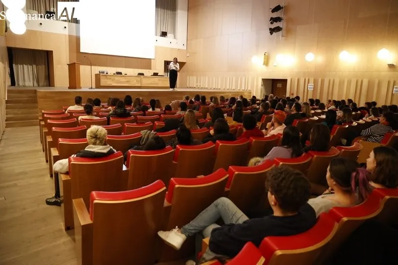 Monólogo de Marina Marroquí en el Auditorio Fonseca. Fotos: David Sañudo.