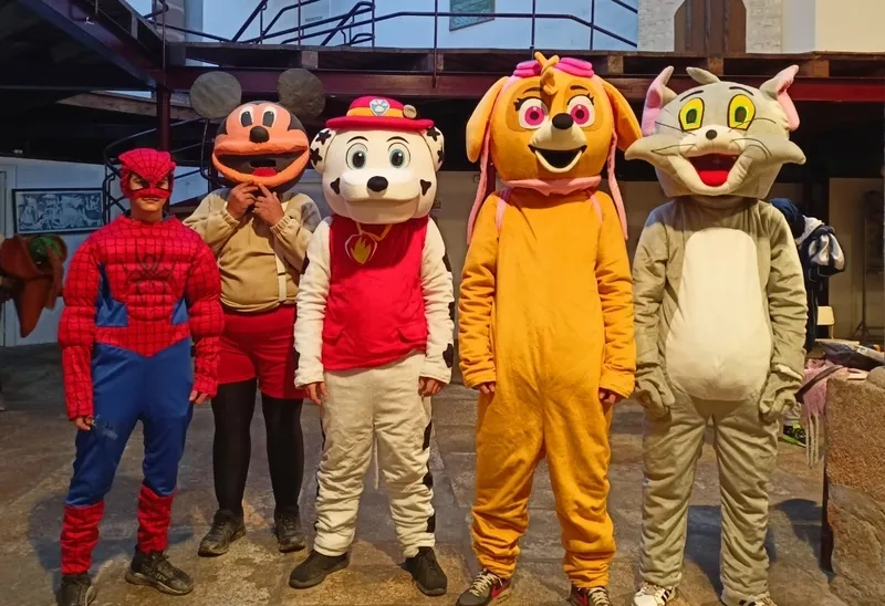 Foto 2 - La Asociaci&oacute;n Cultural La Alh&oacute;ndiga organiza las fiestas de Carnaval en San Felices de los Gallegos