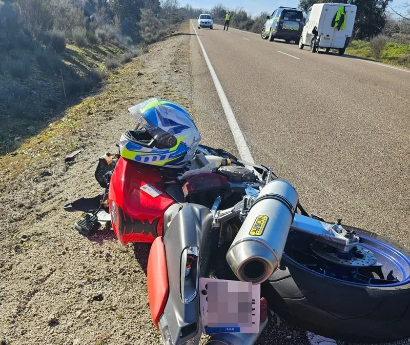 En accidente se vieron involucradas dos motocicletas y un microcar furgoneta