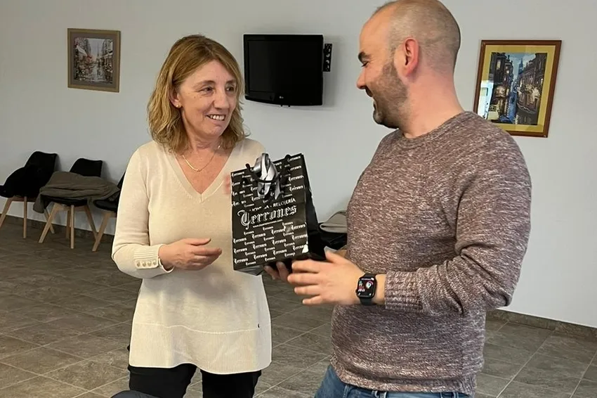 El Ayuntamiento de Villaseco de los Reyes homenajea a la que ha sido su secretaria los últimos 34 años  