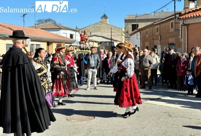 Babilafuente arropaba a San Blas en las calles en su día grande