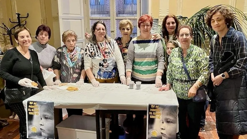 Foto 2 - Multitudinaria chocolatada solidaria para dar la bienvenida a los festejos de Santa &Aacute;gueda