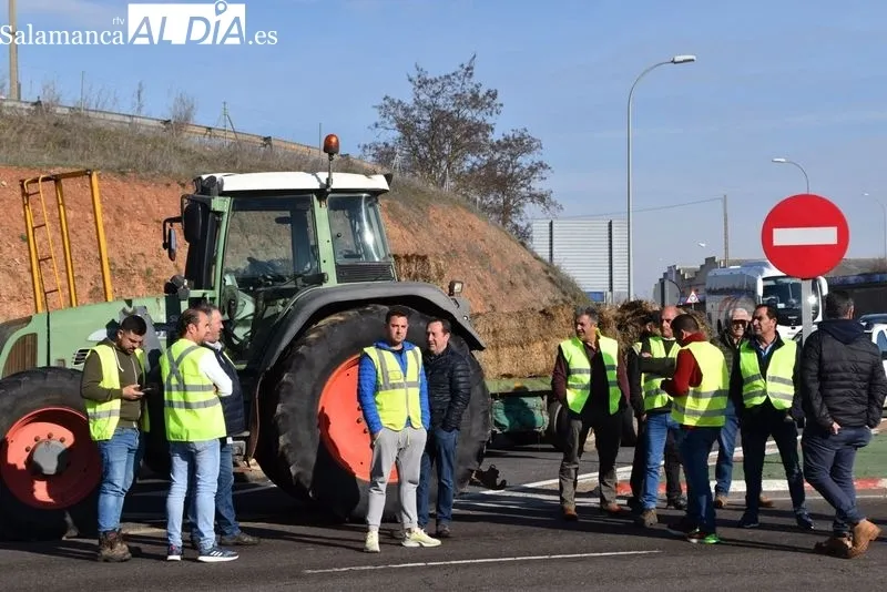 Agricultores concentrados en la zona del Helmático