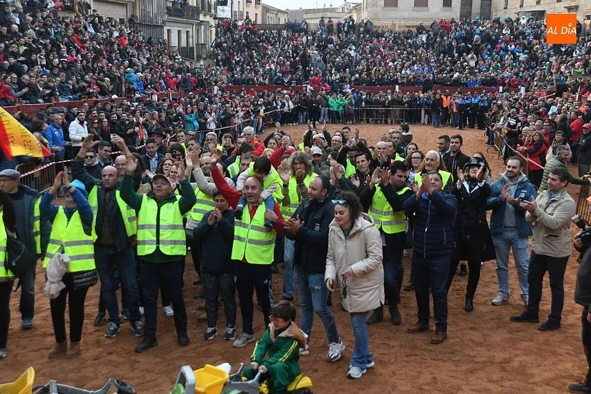 Ganaderos de Ciudad ROdrigo reivindicando en el Carnaval de Toro